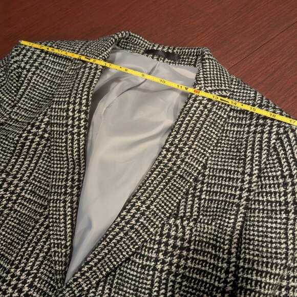 Elegant Viggo Glen Plaid Topcoat – Size 40 REG - Picture 9 of 13